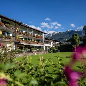 Parkhotel 4 Sterne Superior Alpenjuwel Mit Genuss, Golf & Wellness In Der Karwendel-region Tradition Trifft Eleganz Im Stilvollen Rueckzugsort Wallgau